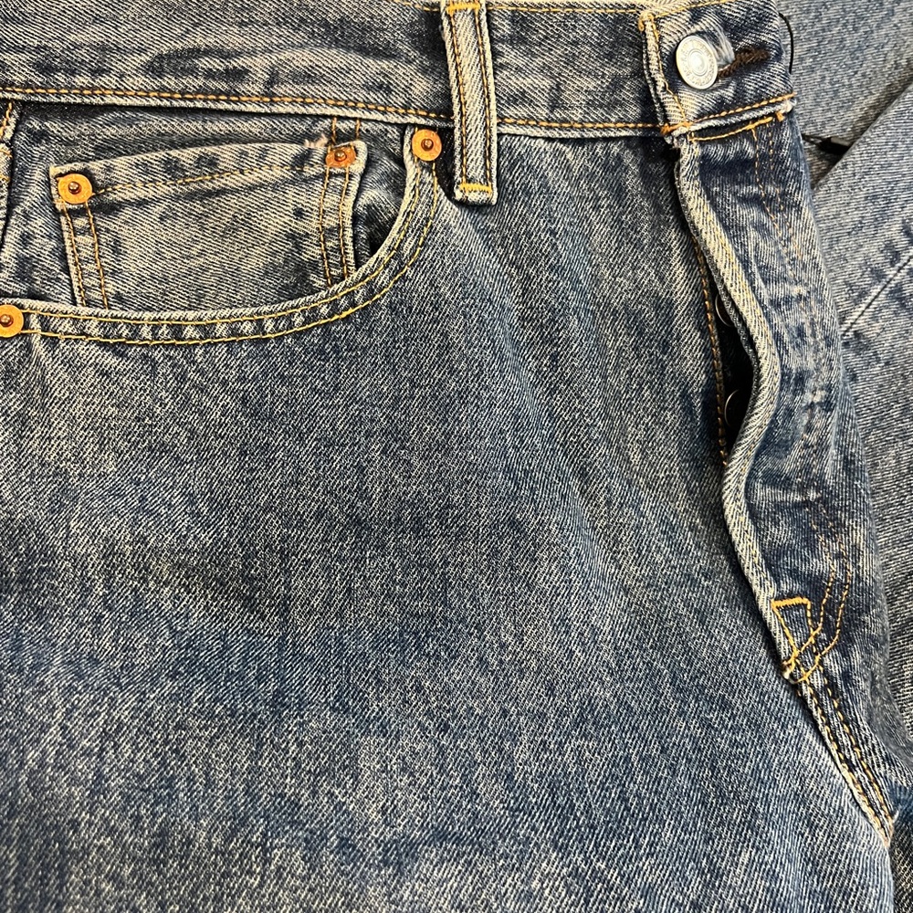 Vintage Levi’s 501 Blue Straight Leg Jeans with Classic Style - Picture 6 of 6